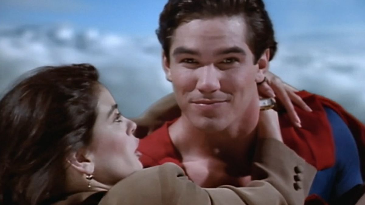 Teri Hatcher as Lois Lane and Dean Cain as Superman on Lois & Clark: The New Adventures of Superman.