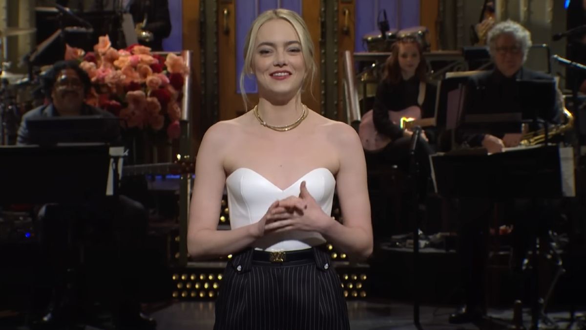 Un créatif de SNL a partagé une histoire de BTS sur Emma Stone en tant qu'animatrice invitée, et je ne pense pas que nous ayons accordé suffisamment de crédit aux changements rapides et insensés
