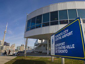 Un homme ivre provoque le chaos et se lave les mains à l’atterrissage à l’aéroport Billy Bishop