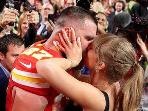 Un initié de la NFL fait naître une rumeur selon laquelle Travis Kelce aurait acheté une bague de fiançailles à Taylor Swift