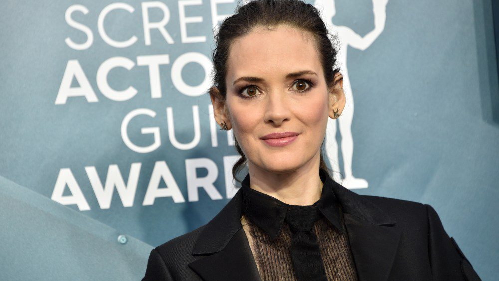 Winona Ryder affirme que certaines personnes « la harcelaient sexuellement de manière flagrante » quand elle était jeune actrice ; elle a raconté des histoires à Jenna Ortega et a pensé : « C'est dingue »
	
	
