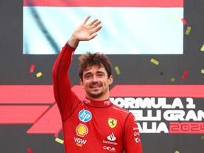 Charles Leclerc de Ferrari célèbre