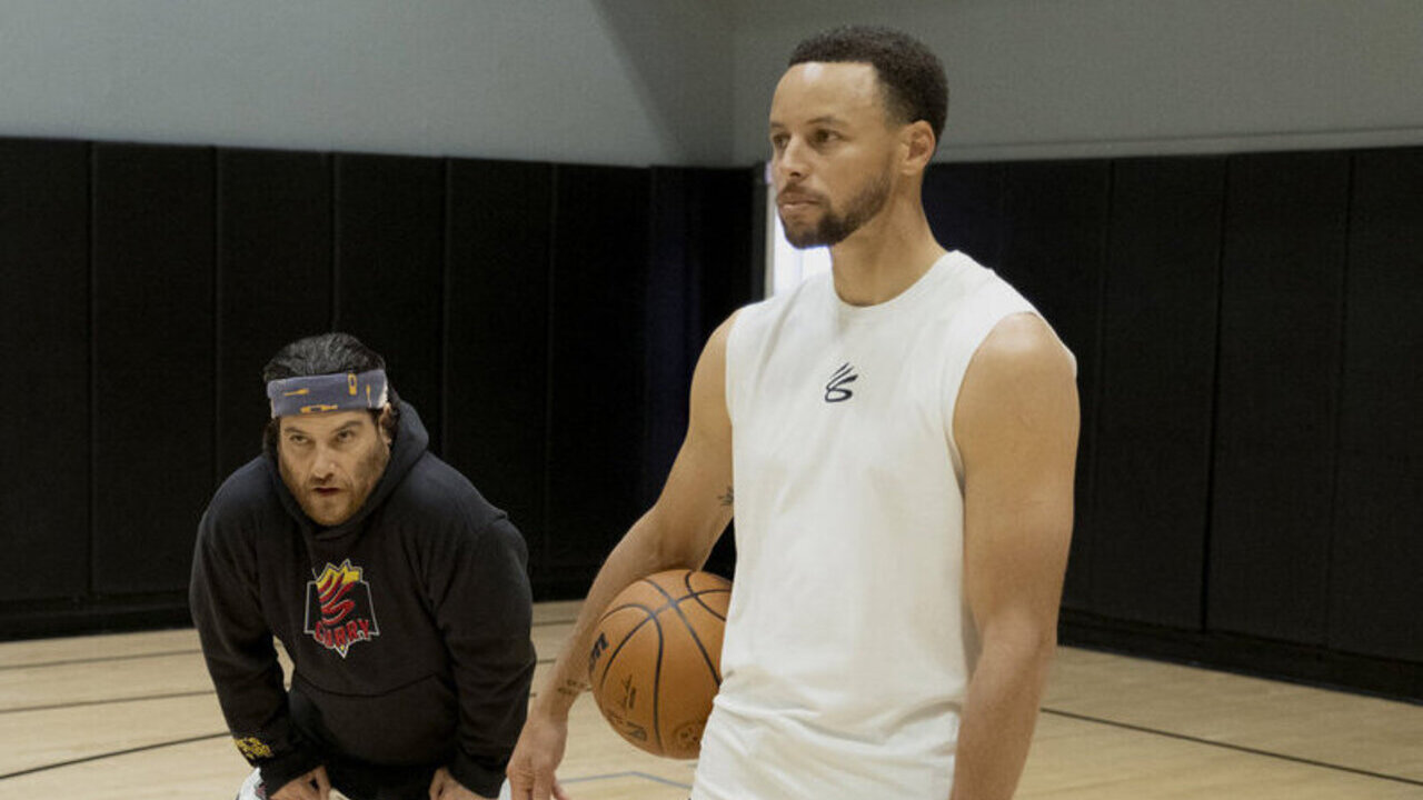 Adam Pally et Steph Curry pour Mr. Throwback Saison 1x01