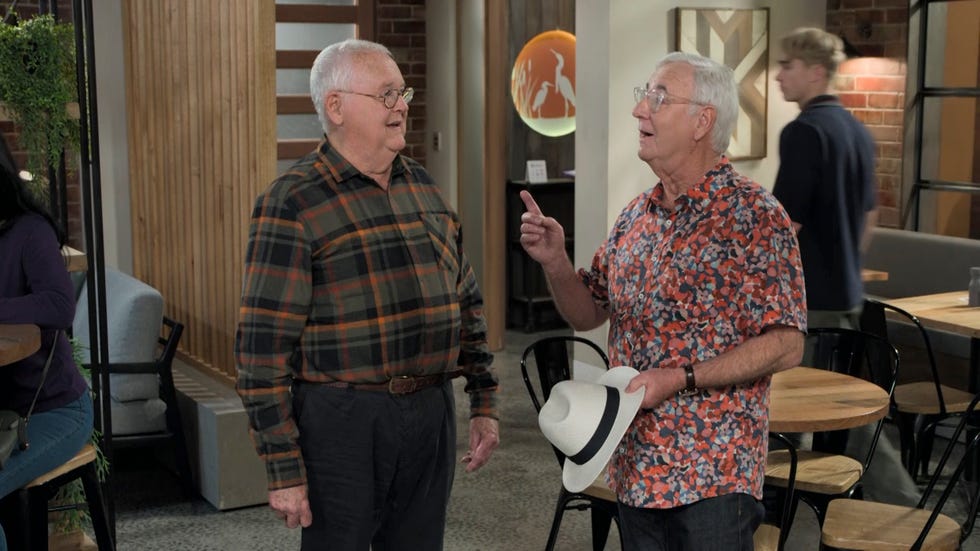 embargo 16092024 harold bishop et gino esposito dans neighbors