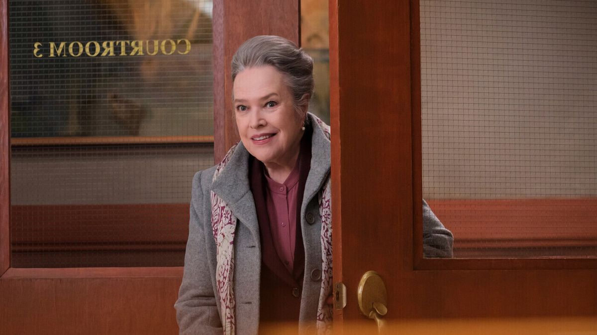 La première de Kathy Bates à Matlock ressemblait à un drame juridique standard, mais les cinq dernières minutes m'ont convaincu
