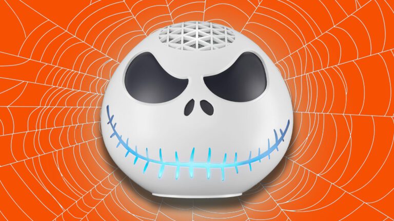 Qu'est-ce que c'est ça? C'est un Jack Skellington Echo Dot, et il y a aussi 30 % de réduction sur le prix
