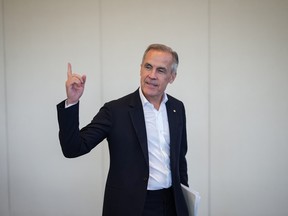 L'ancien gouverneur de la Banque du Canada, Mark Carney, arrive à la retraite du caucus libéral à Nanaimo, en Colombie-Britannique, le 10 septembre.