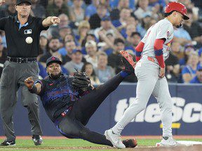 De la troisième à la première base, la brillante défense de Vlad Guerrero Jr. a été la vedette de la victoire en prolongation des Blue Jays