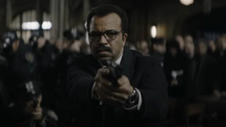 Jeffrey Wright holding gun as James Gordon in The Batman