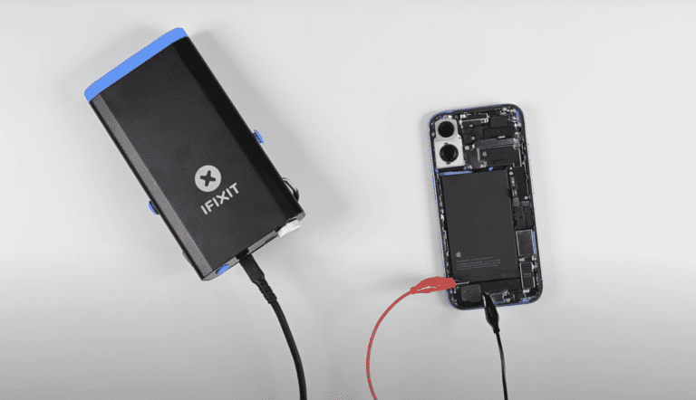 Découvrez le processus révolutionnaire de retrait de la batterie de l’iPhone 16 dans le nouveau démontage d’iFixit