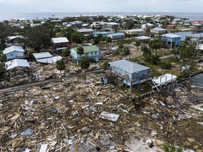 Une vue aérienne des maisons endommagées après l'ouragan Helene qui a touché terre à Horseshoe Beach, en Floride, le 28 septembre 2024.