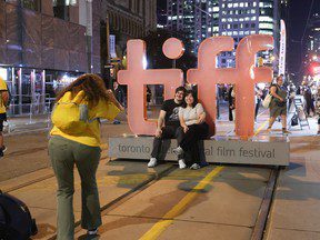 Des manifestants pro-palestiniens perturbent la soirée d’ouverture du TIFF