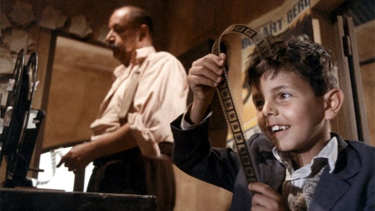 Giuseppe Tornatore présentera « Cinema Paradiso » en 4K au Festival du film italien de Mumbai (EXCLUSIF) Plus de Variety Les plus populaires À lire absolument Inscrivez-vous aux newsletters de Variety Plus de nos marques
	
	
