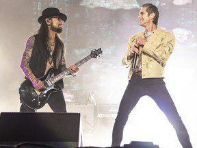 Jane’s Addiction s’excuse auprès de ses fans et annule sa tournée après une bagarre sur scène entre Perry Farrell et Dave Navarro