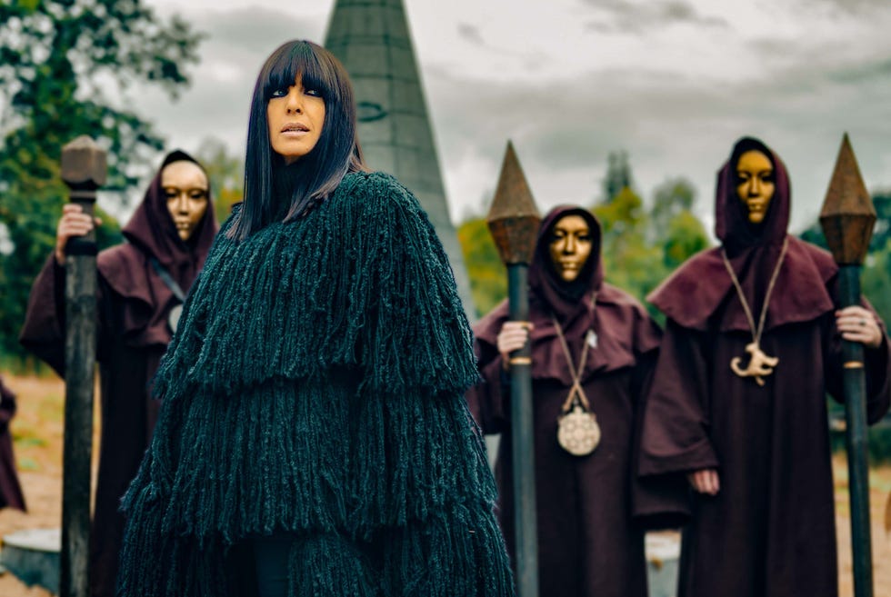 claudia winkleman dans l'épisode 11 de la série 2 de The Trahirs