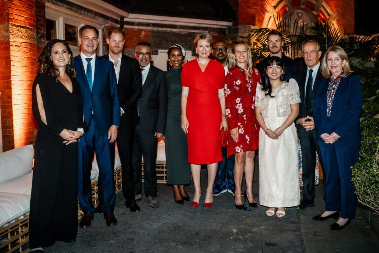 La reine Mathilde de Belgique, le prince Harry, le duc de Sussex, Forest Whitaker, les chefs d’agences des Nations Unies et d’autres dignitaires se joignent aux survivants et aux défenseurs de la violence envers les enfants à New York, lors de l’Assemblée générale des Nations Unies