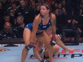 Le combattant de l’UFC Ailin Perez devient viral après avoir twerk au visage de son adversaire