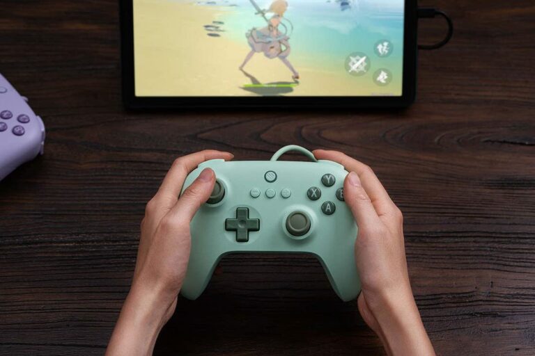 Le contrôleur Ultimate C de 8BitDo est moins cher que lors du Prime Day à seulement 15 $