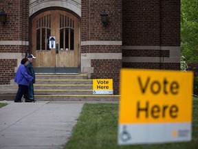 Les électeurs d'une circonscription de l'est de l'Ontario se rendront aux urnes jeudi dans le cadre d'une élection partielle provinciale qui pourrait s'avérer plus serrée que ne le suggère son historique électoral récent. Les électeurs se rendront aux urnes pour voter aux élections provinciales de l'Ontario à Toronto le jeudi 7 juin 2018.