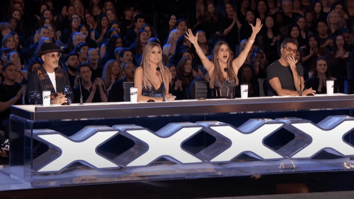 Howie Mandel, Heidi Klum, Sofia Vergara, and Simon Cowell as America&#039;s Got Talent Season 19 judges