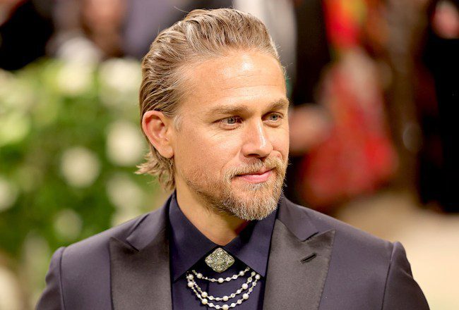 Saison 3 de « Monster », Charlie Hunnam dans le rôle d’Ed Gein sur Netflix