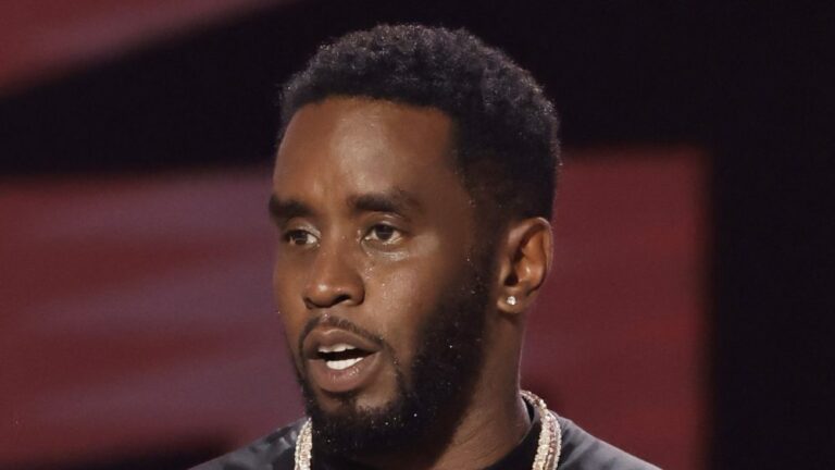 Sean « Diddy » Combs accusé de trafic sexuel, de racket et de transport à des fins de prostitution Plus de Variety Les plus populaires À lire absolument Inscrivez-vous aux bulletins d'information de Variety Plus de nos marques
	
	
