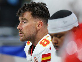 Travis Kelce admet ne « pas jouer le meilleur football » au milieu des critiques concernant les activités hors terrain