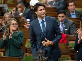 Trudeau s’excuse pour son langage non parlementaire et se dispute avec Poilievre au sujet de l’échec de la motion de censure