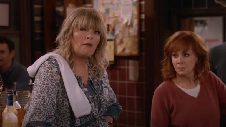 Screenshot of Melissa Peterman and Reba McEntire in the trailer for Happy's Place.