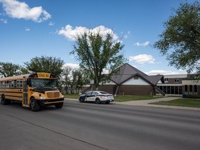 Le Collège Evan Hardy, une école secondaire de Saskatoon, est diffusé le jeudi 5 septembre 2024. Le Collège Evan Hardy, une école secondaire de Saskatoon, est diffusé le jeudi 5 septembre 2024. La police affirme qu'une jeune fille de 14 ans a été accusée de tentative de meurtre, d'agression aggravée et d'incendie criminel après qu'un élève a été incendié dans une école secondaire de Saskatoon.