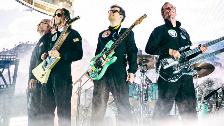 Weezer présente « Blue Album », Aliens et Alt-Rock Bliss au Madison Square Garden Plus de Variety Les plus populaires À lire absolument Inscrivez-vous aux newsletters de Variety Plus de nos marques
	
	
