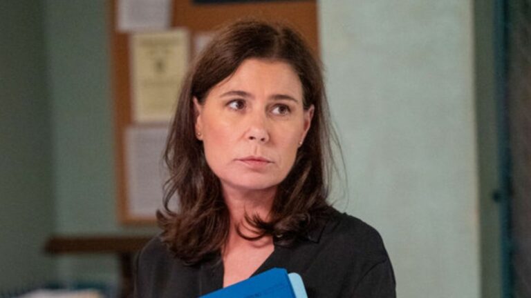 Alors que Law And Order revient sans un personnage majeur, voici ce qui a changé dans les coulisses avec Maura Tierney rejoignant le casting
