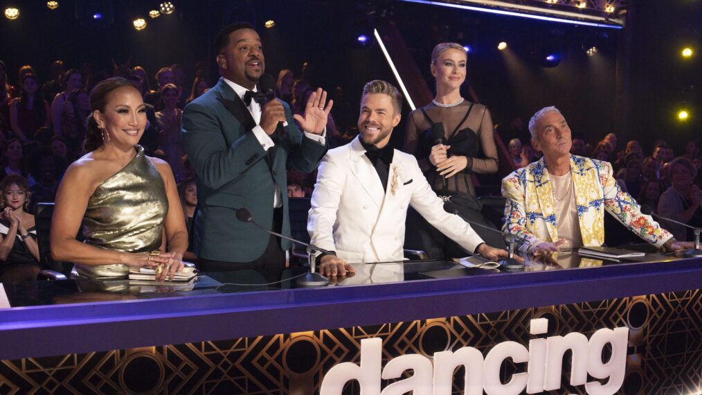 Carrie Ann Inaba, Alfonso Ribeiro, Derek Hough, Julianne Hough et Bruno Tonioli dans la finale de la saison 32 de 