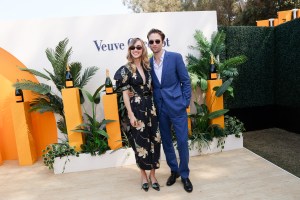 (De gauche à droite) Suki Waterhouse, Robert Pattinson au Veuve Clicquot Polo Classic 2024 qui s'est tenu au parc historique d'État Will Rogers le 5 octobre 2024 à Los Angeles, en Californie.