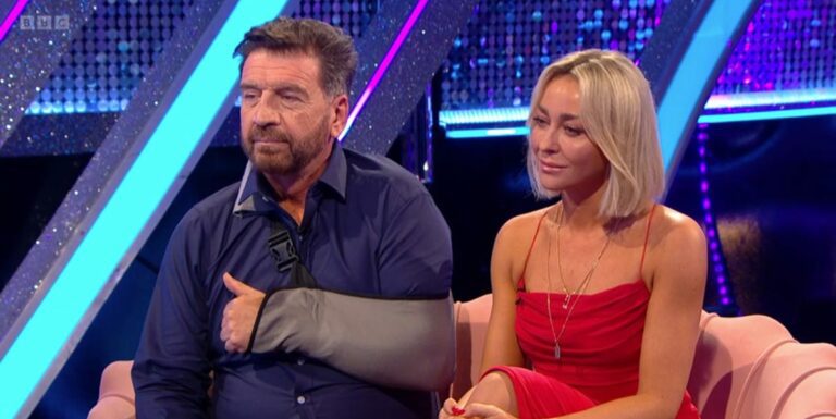 Confirme strictement le retour de Nick Knowles après une blessure
