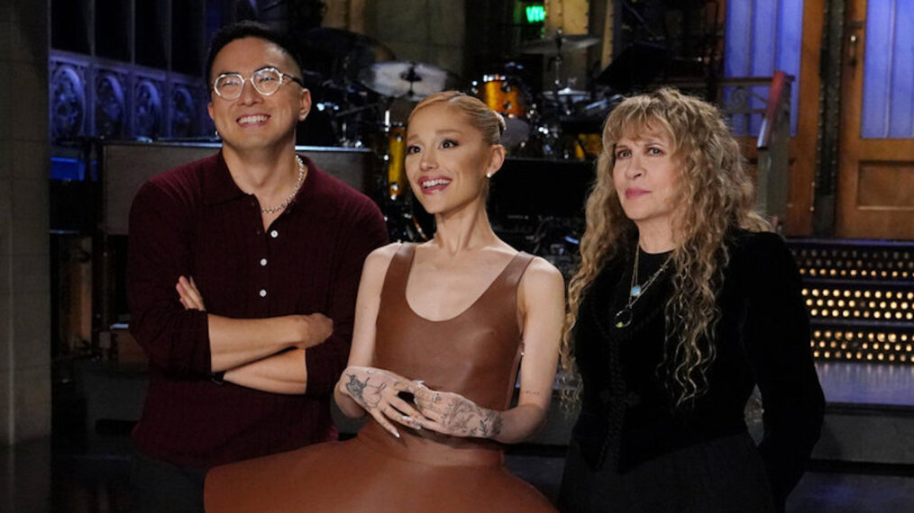 Bowen Yang, Ariana Grande et Stevie Nicks dans la promo de la saison 50 de 