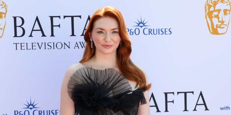 Eleanor Tomlinson de Poldark annonce sa grossesse dans un joli message
