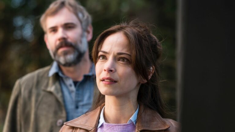 "Je ne regarderais jamais avec plaisir" : Kristin Kreuk de Smallville se penche sur le trope romantique "Vont-ils/ne-vont-ils pas" pour son nouveau spectacle
