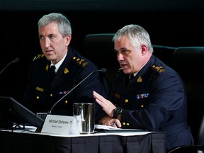 Mark Flynn et Michael Duhème.