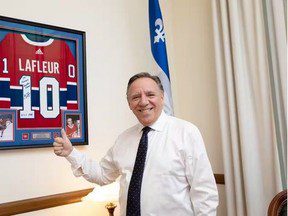 L’achat par François Legault du maillot Guy Lafleur avec des fonds publics suscite un tollé