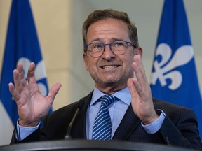 Le chef du Bloc Yves-François Blanchet s'adresse aux journalistes à l'extérieur du caucus, le mercredi 25 septembre 2024 à Ottawa.