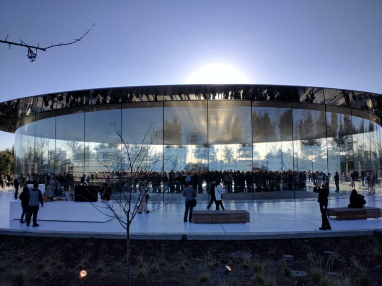 Le conseil du travail américain accuse Apple de violer les droits des employés