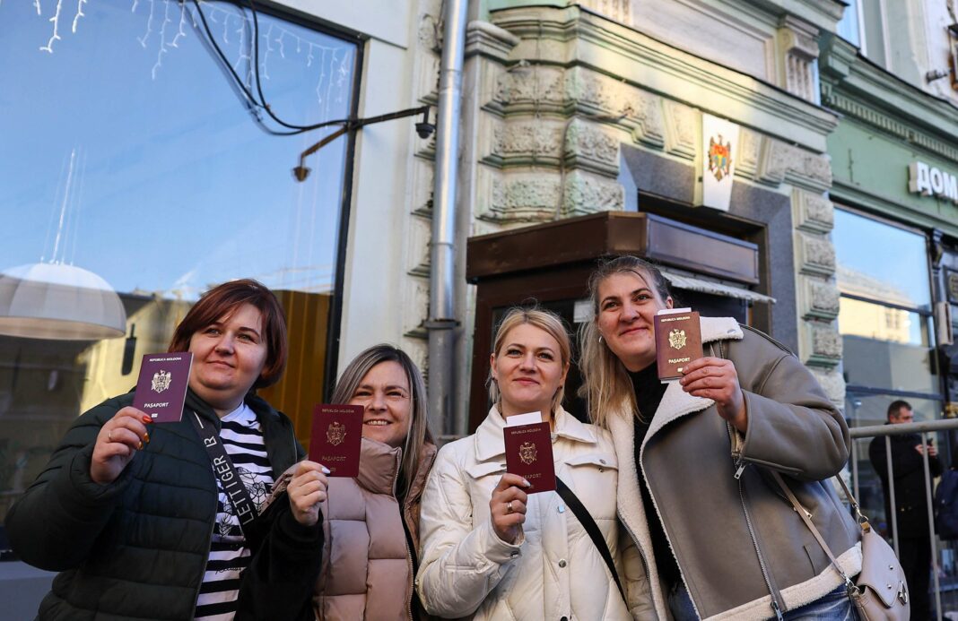 Moldova Holds Elections and Referendum on EU Amid Claims of Russian Interference