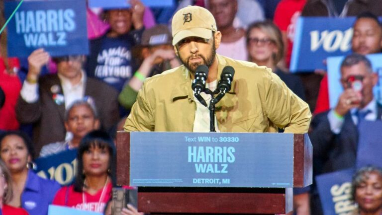 Eminem affiche son appui à Kamala Harris à Detroit, tandis qu'Obama évoque "Lose Yourself".