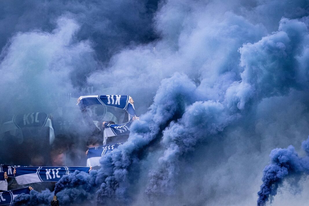 Des peines de prison pour l’utilisation de pyrotechnie : un procès d’ultras soulève des débats en Allemagne