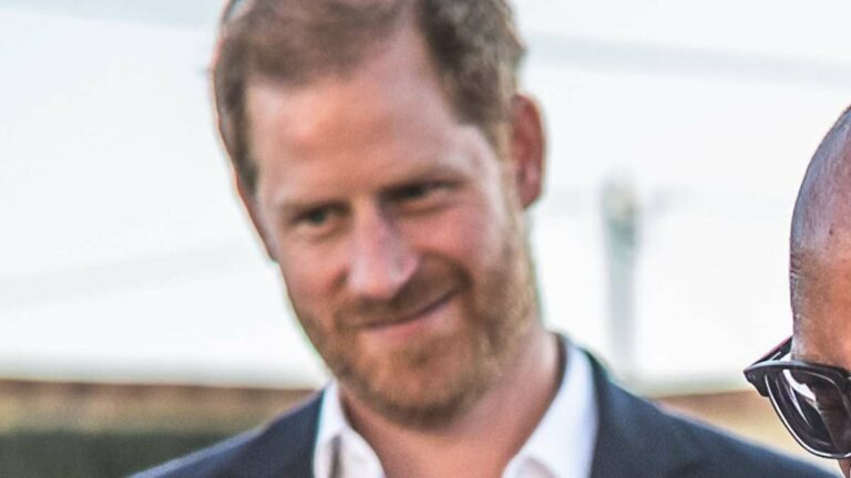 Prince Harry appelle à une prise de conscience des dirigeants : Le duc partage ses réflexions autour d'un feu de camp lors d'une aventure en Afrique du Sud sans Meghan Markle.