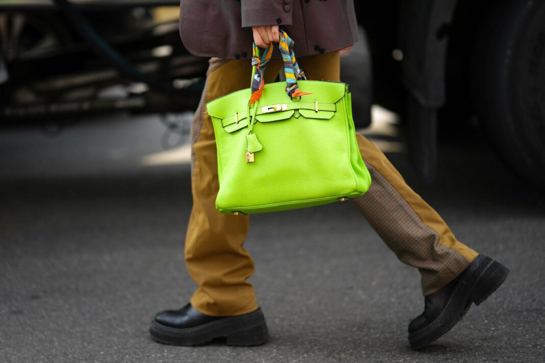 Interdiction de vendre des sacs Birkin à ceux qui cherchent uniquement à réaliser un profit