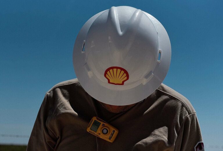 Shell n'est pas contraint de diminuer ses émissions de CO2 de 45 % : rejet de la plainte climatique