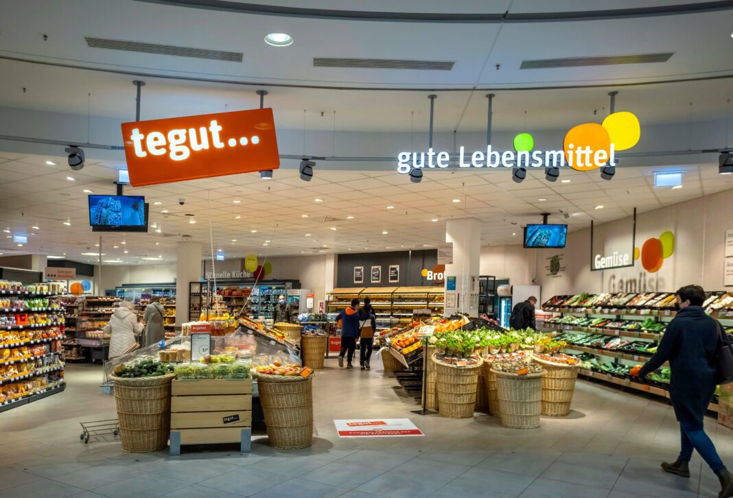 Migros envisage une réduction drastique de sa filiale allemande Tegut : départ du chef, suppression d'emplois et fermeture de 10 % des magasins.