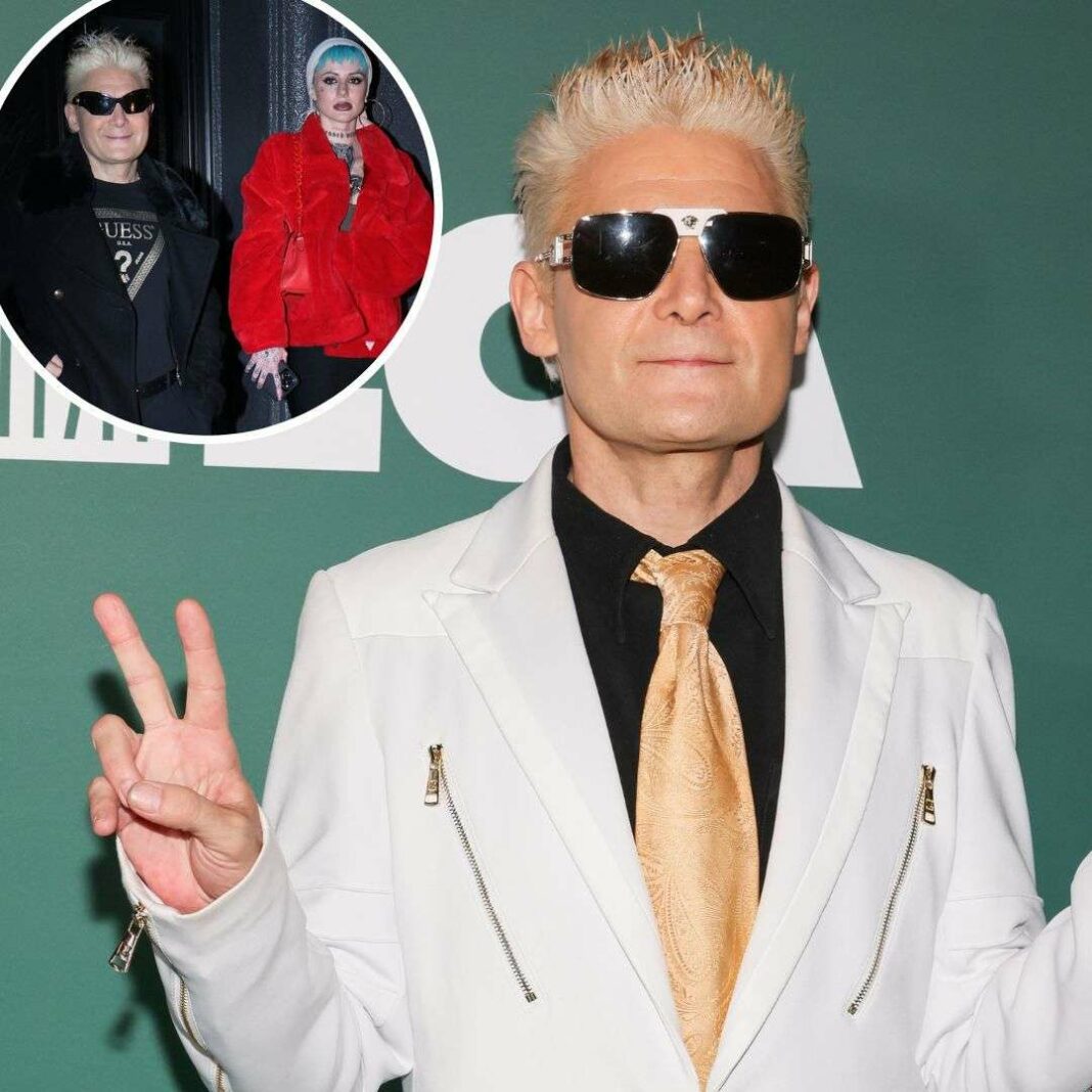 Corey Feldman aperçu en compagnie d'une femme énigmatique après sa condamnation à verser une pension alimentaire à son ancienne partenaire